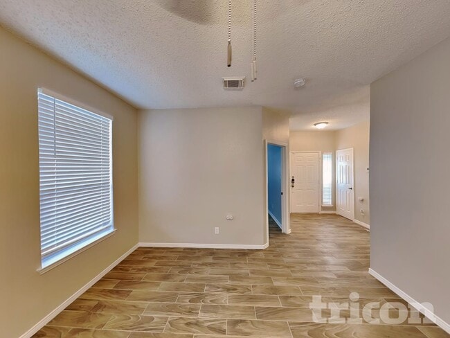 Building Photo - 317 Meandering Way Ct