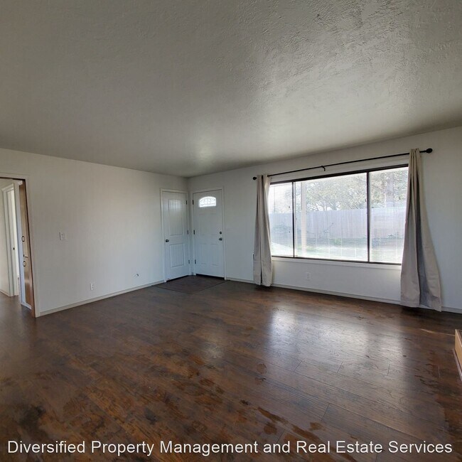 Building Photo - 3 br, 1.5 bath House - 34675 Hwy 99E