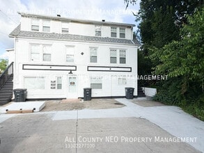Building Photo - 176 Hillman Rd