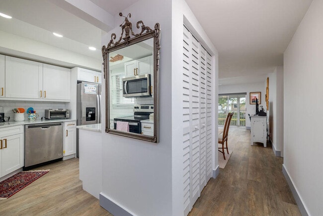 Building Photo - 18081 SE Country Club Dr