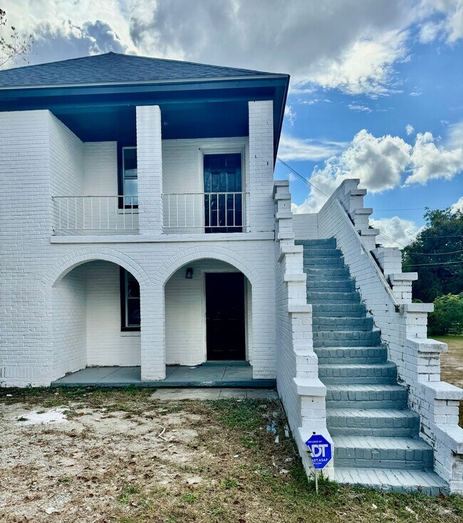 Foto del edificio - Newly renovated 2bd/1ba Apartments