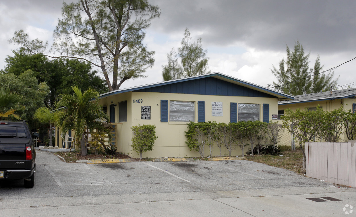 Foto del edificio - 5405-5409 Pinewood Ave