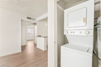 Building Photo - 5309 W Cheyenne Ave