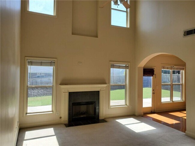 Building Photo - 2818 Peachbrook Ln NE