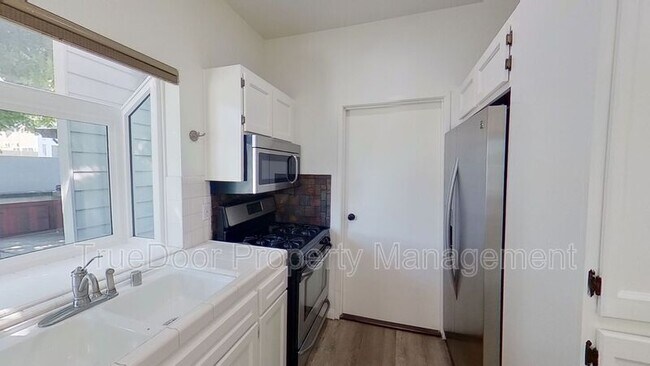 Building Photo - 24481 Lantern Hill Dr