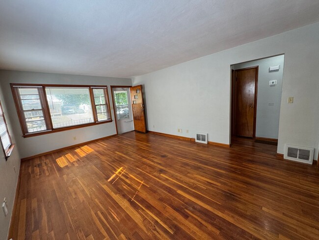 Building Photo - Home Sweet Hardwood: Charming 2 Bed/1 Bath...