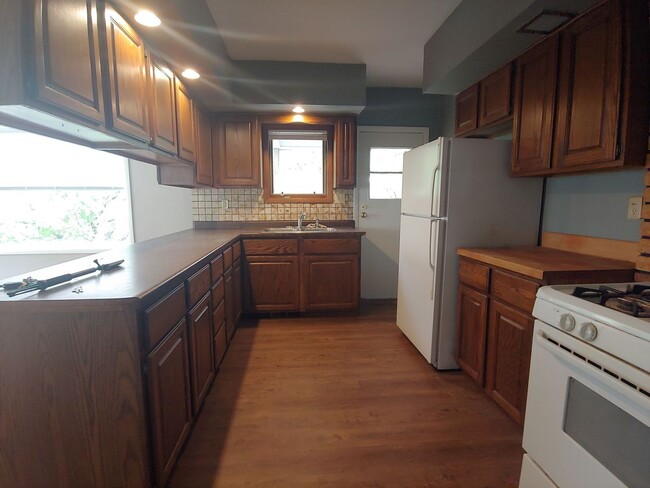 Foto del edificio - 616-618 Spear Ave
