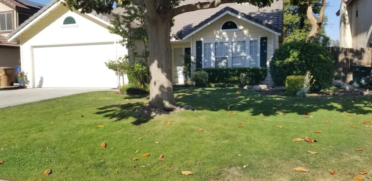 Primary Photo - 1004 Foxcroft Ln