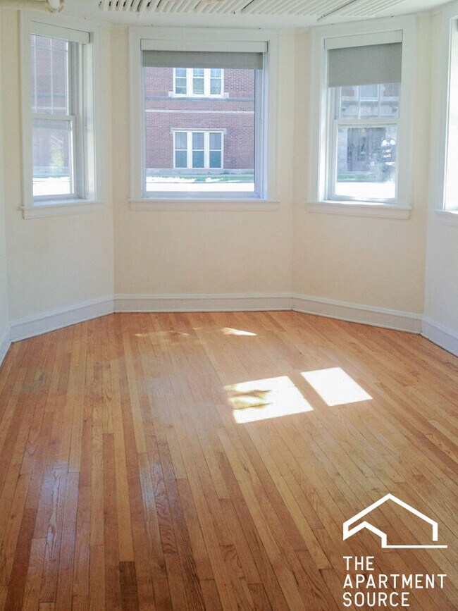 Foto del edificio - 2206 W Foster Ave