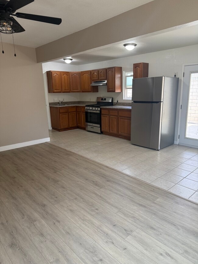 Foto del edificio - 3733 Rhodes Ln
