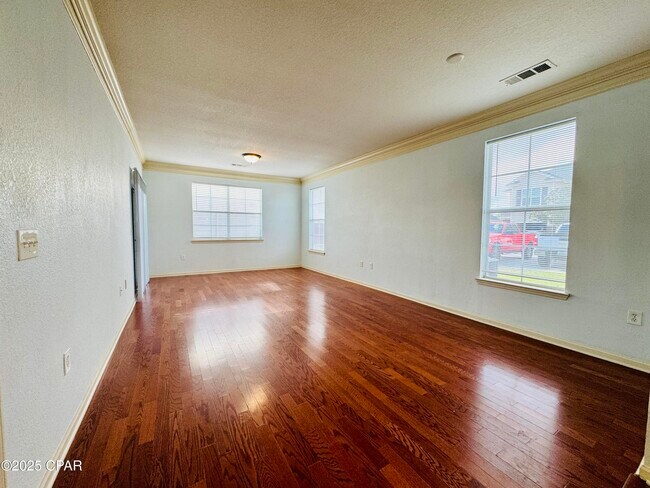 Foto del edificio - 1001 Baldwin Rowe Cir
