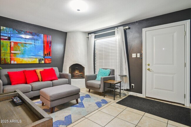 Foto del edificio - 8046 E Oak St