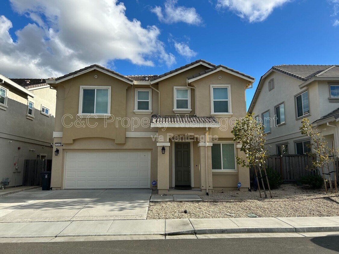 Foto principal - 5243 Comfrey St