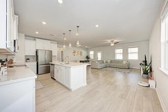 Building Photo - 113 Rampart Lp