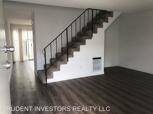 Building Photo - 1250 Persimmon Ave