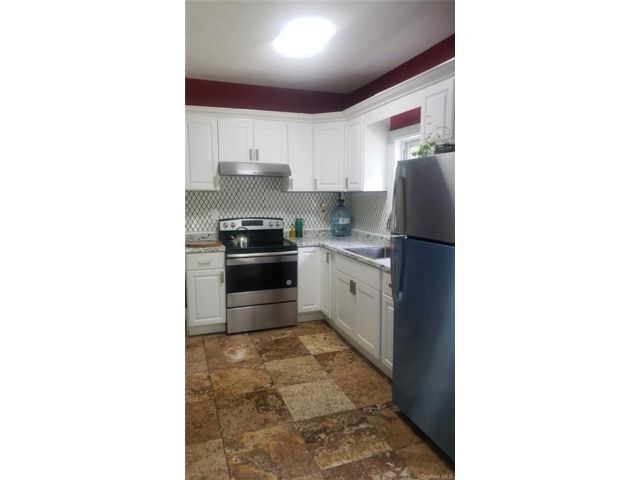 Foto del edificio - 44 Hemlock Rd