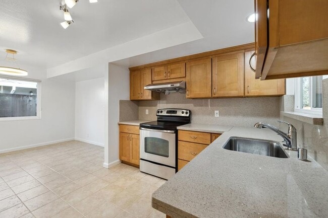 Building Photo - 6386 Blackwood Dr