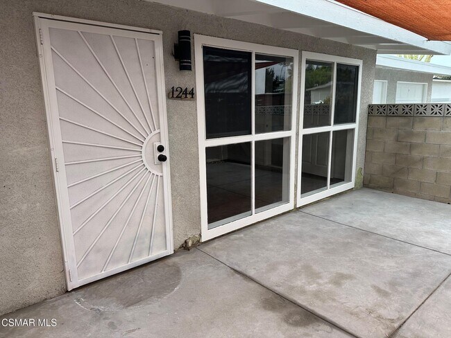 Foto del edificio - 1244 Devon Ln