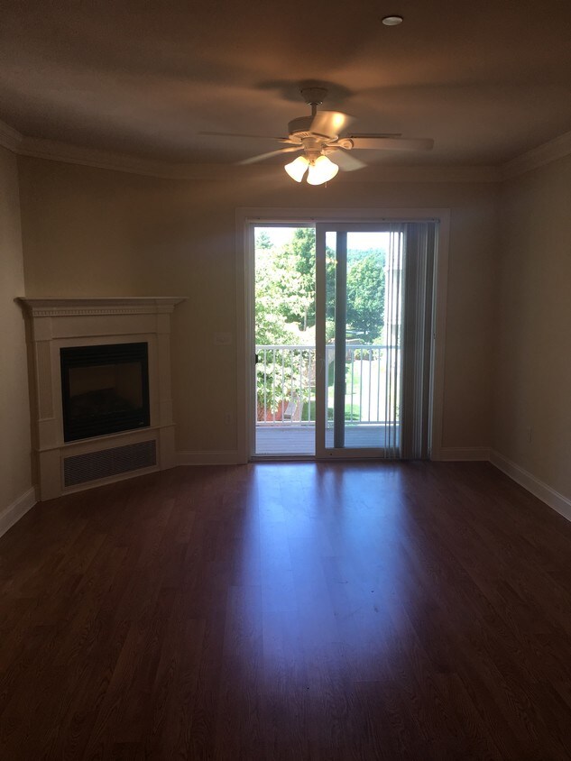 160 Daniel Webster Hwy, Nashua, NH 03060 Condo for Rent in Nashua, NH