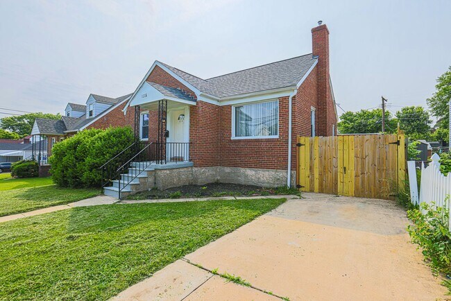 Foto del edificio - 5319 Plainfield Ave