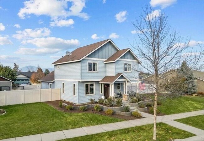 Foto del edificio - Charming 2-Story Home in Post Falls – Spac...