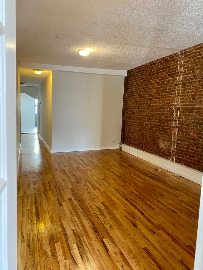 Building Photo - 160 7th Ave