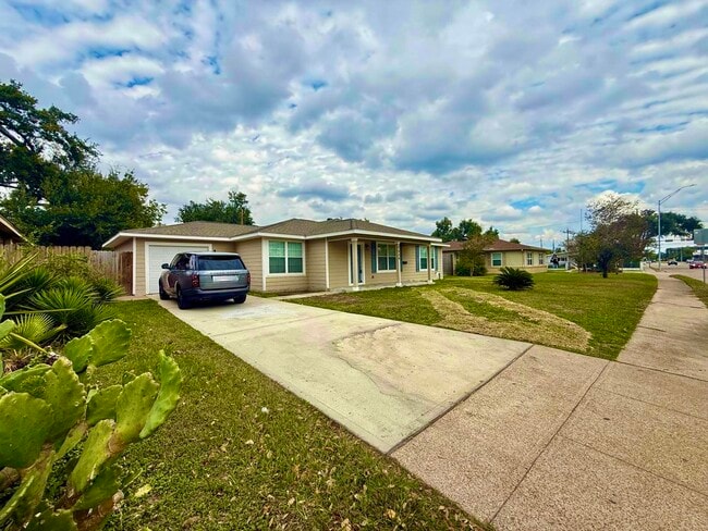 Foto del edificio - 7906 Hammerly Blvd