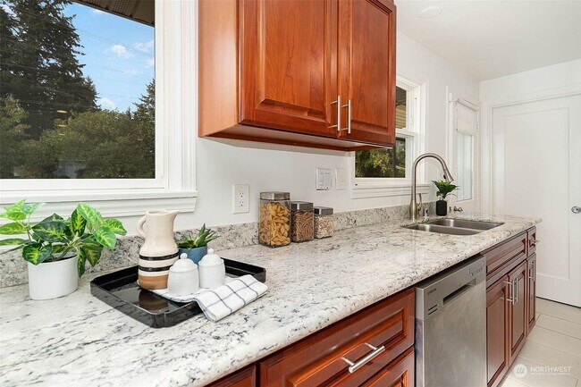 Foto del edificio - 1034 NE 188th St