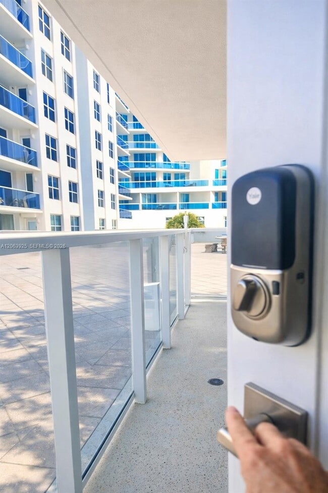 Building Photo - 2751 S Ocean Dr