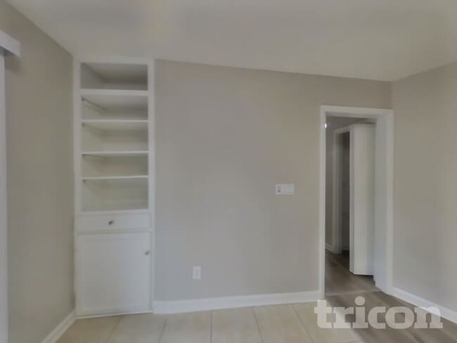 Building Photo - 4963 Beige St
