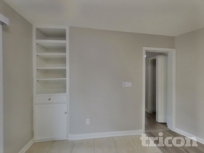 Foto del edificio - 4963 Beige St