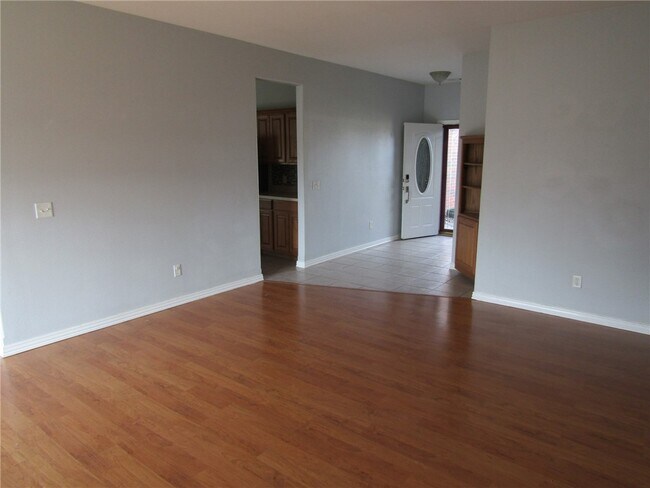 Building Photo - 2204 W Sunset Dr