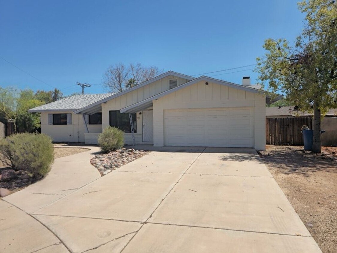 Primary Photo - 4 bedroom in Tempe