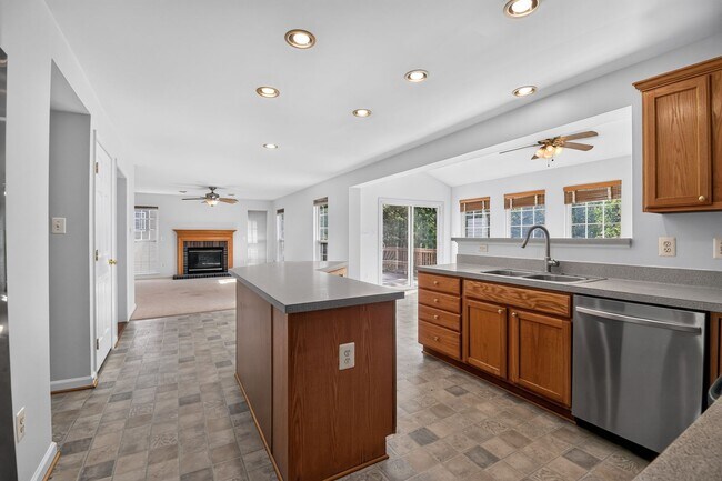 Foto del edificio - Meticulously maintained & spacious 4 Bd/2 full & 2 half bath home  Home in Dawson's Landing - Pet...