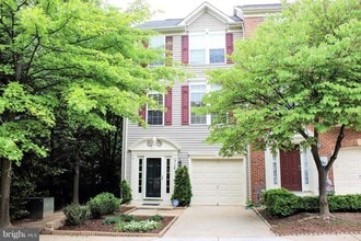 Building Photo - 9128 Aventon Ct