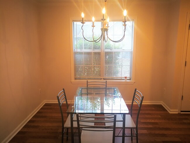 Dining - 6728 Bevington Ridge Rd