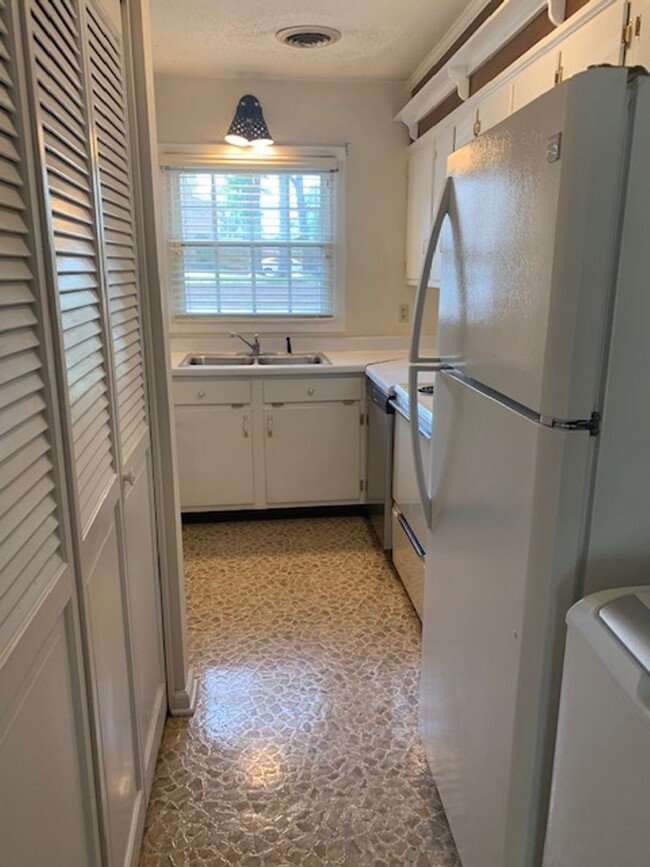 Building Photo - Condo in Roanoke Rapids Located Near Inter...