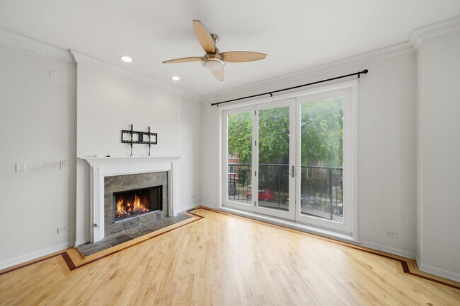 Foto del edificio - Beautiful and Spacious 2 bedroom, 2 Bathroom Located