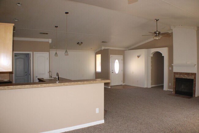 Foto del edificio - 8144 Fernwood Ave