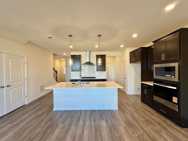 Building Photo - 704 Switchgrass Wy