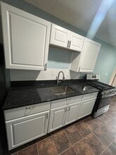 Building Photo - 22 Pomeroy Ave