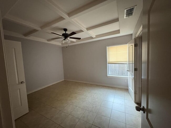 Foto del edificio - 1416 Leann Rimes Rd