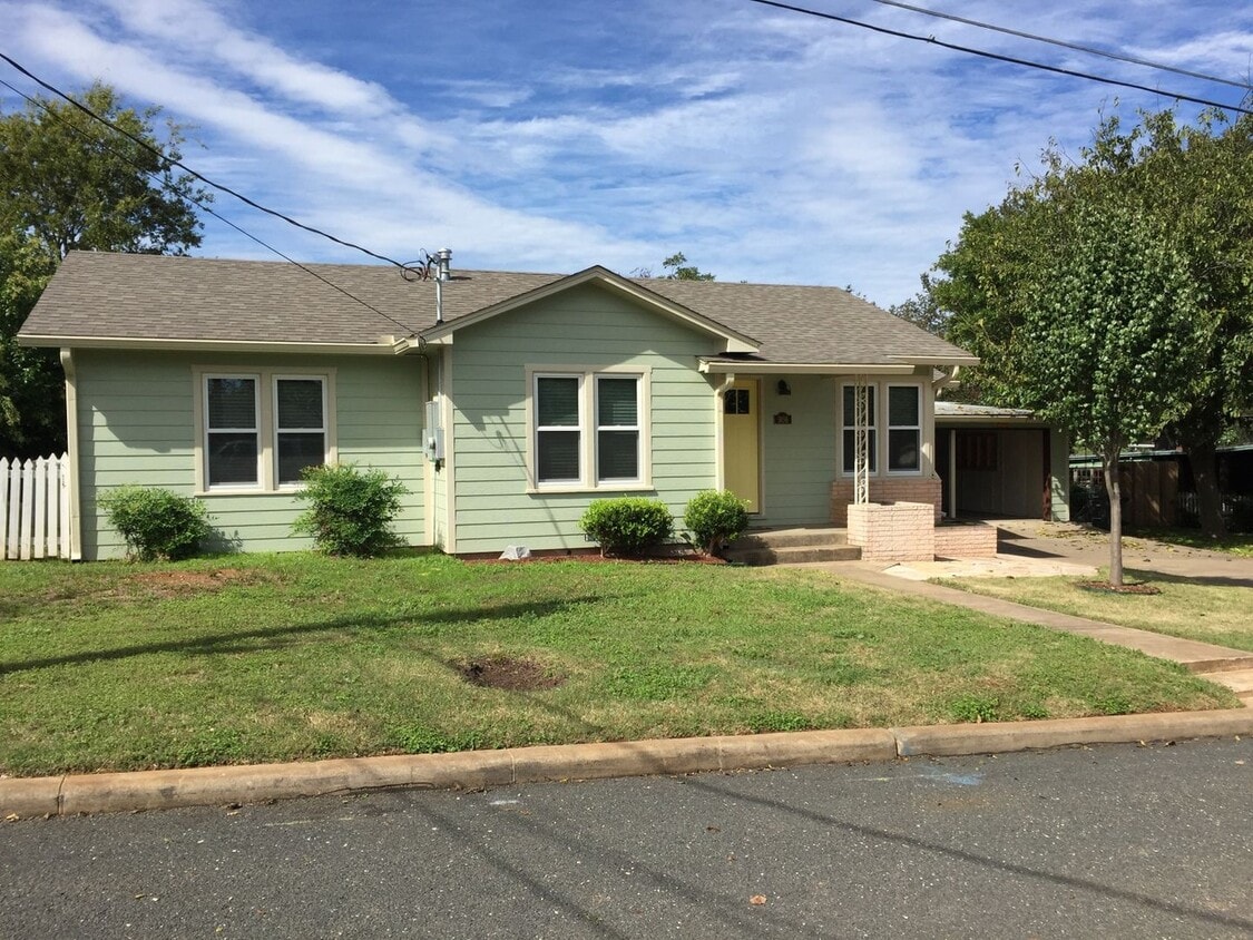 Primary Photo - 3 Bedroom Single Family Home in Fredericks...