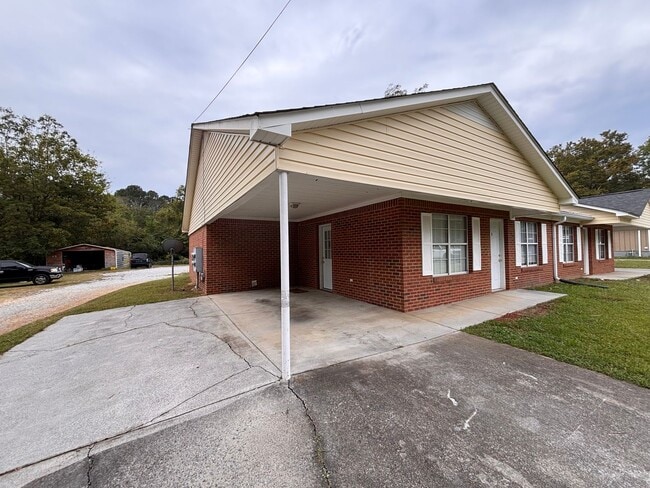 Building Photo - 2 Green Acre Rd NE