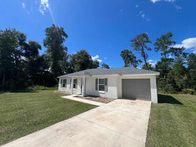 Building Photo - Available October 1st!!! Lovely 3 Bedroom,...