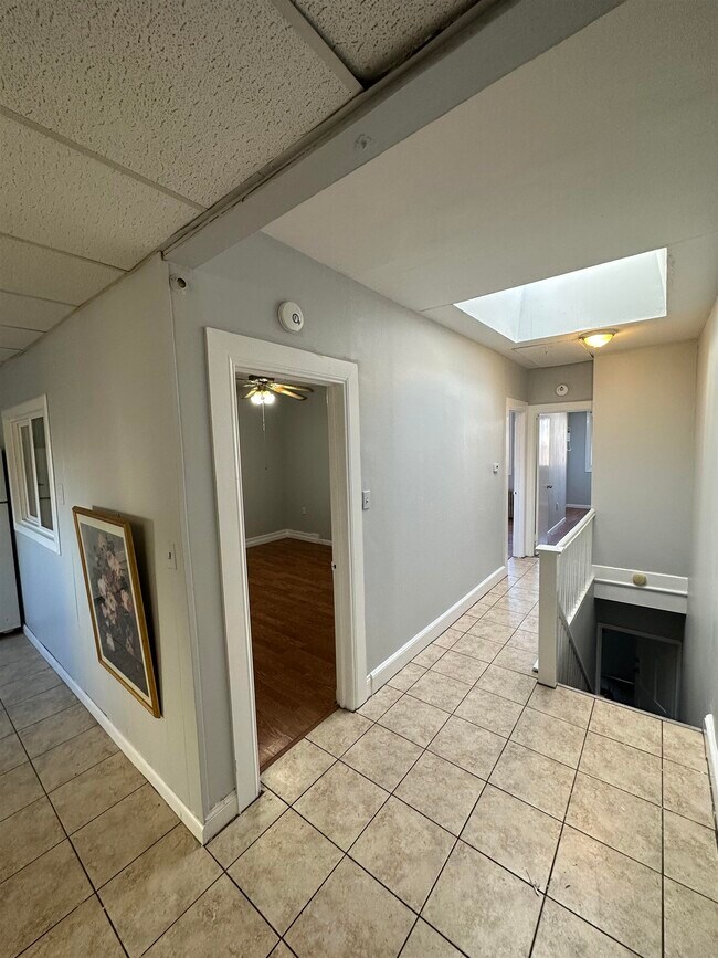 Building Photo - 13 Holmes Ave