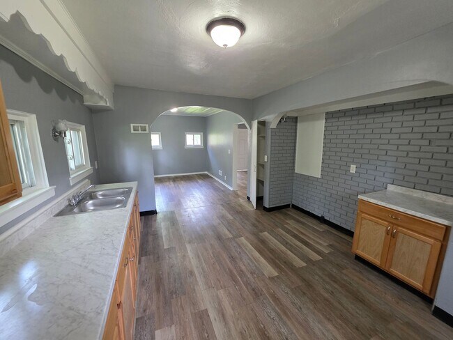 Foto del edificio - 327 Glenwood Ave