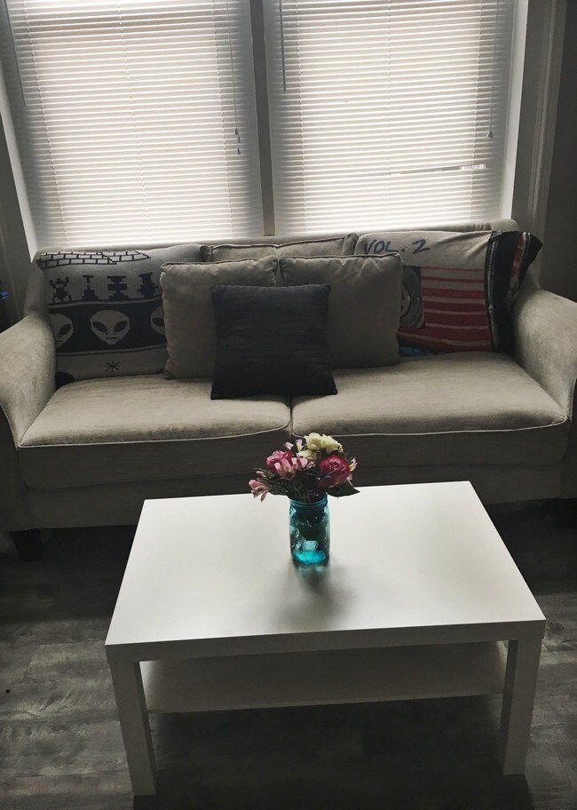 Foto del edificio - 817 E Gray St