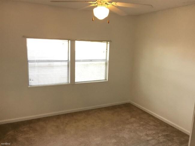Building Photo - 5550 Lake Park Way