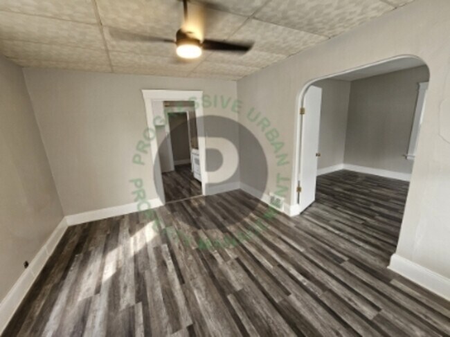 Building Photo - 444 E 156th St